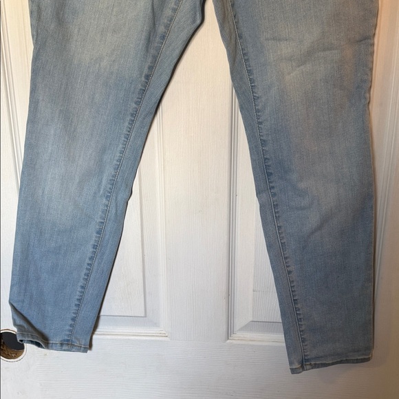 Universal Thread Light Blue Skinny Jeans - Picture 3 of 6